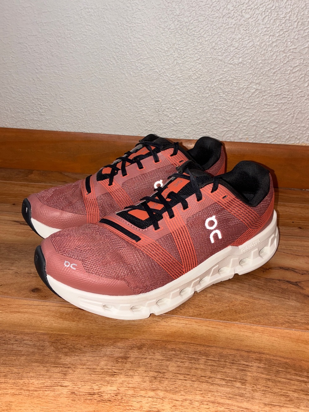 On Cloud Women’s Cloudgo Athletic Running Sneaker Shoes, maroon red - size 8